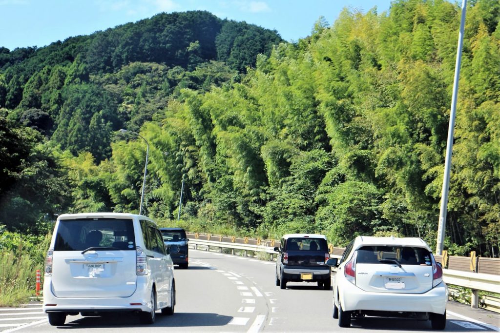 高速走行が横揺れしやすい要因