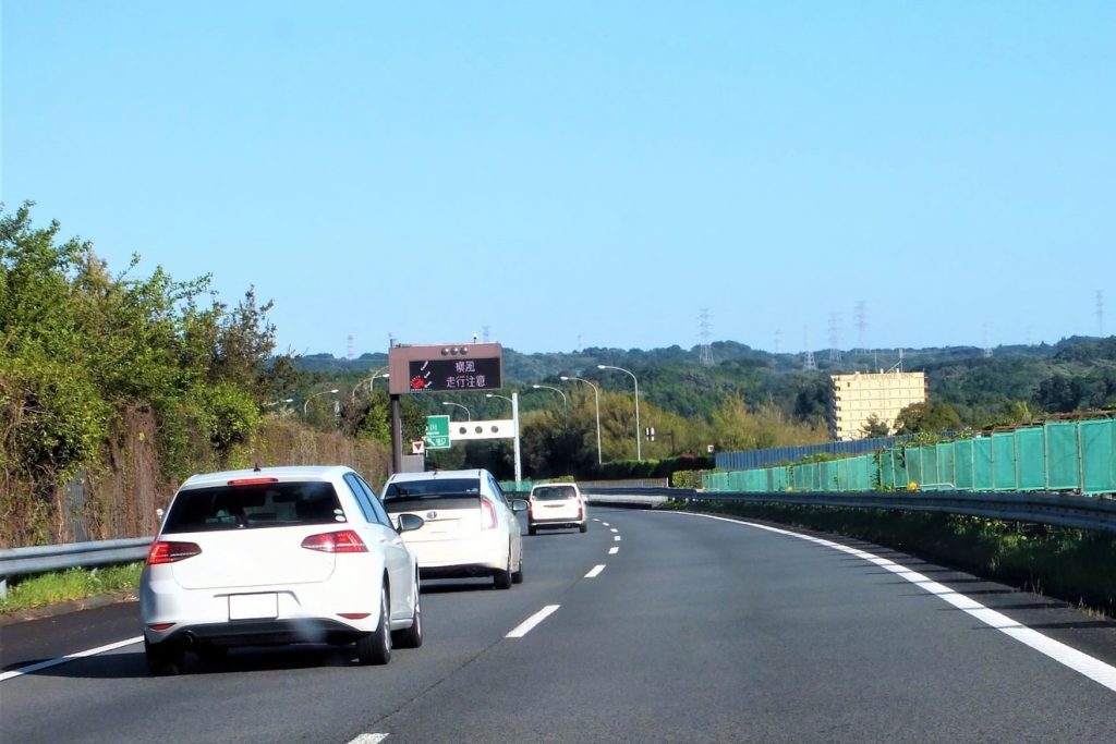 高速道路は横風の影響を受ける？