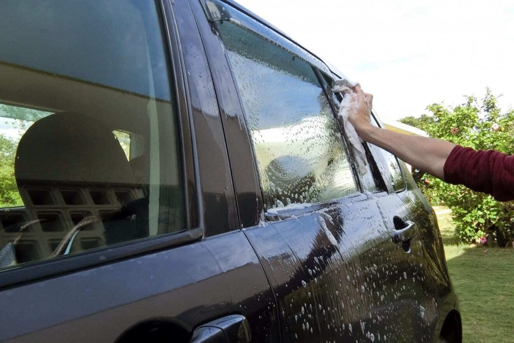 ミディアムグレーで汚れを防ぐコツ