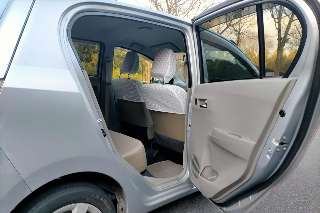 ドア内からビビリ音がするのはなぜ？