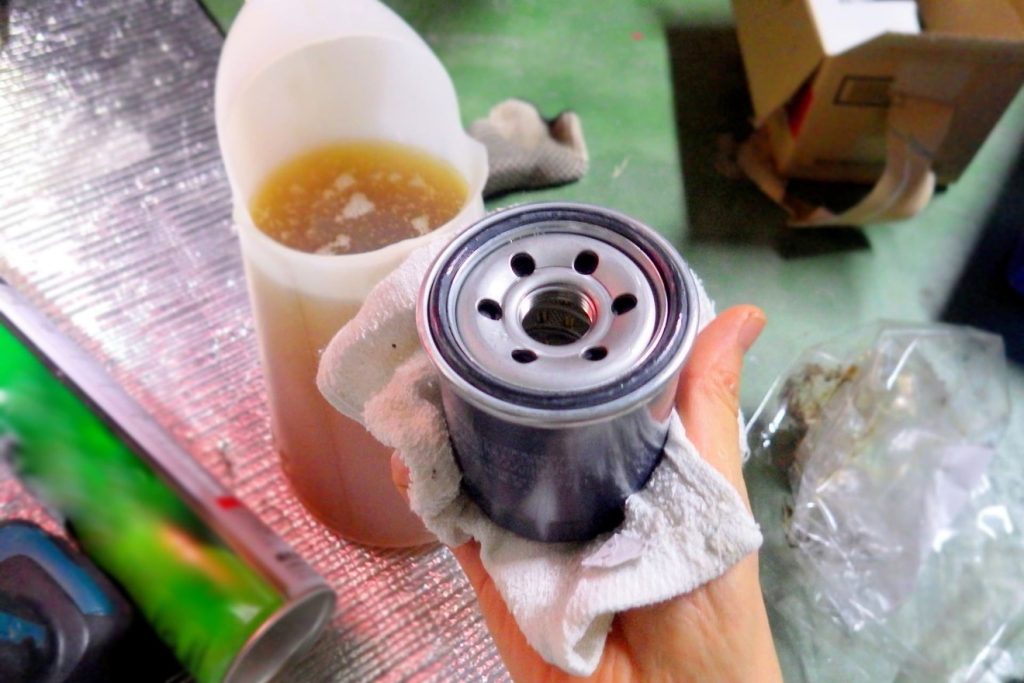 オイルエレメント交換を自分で行う方法