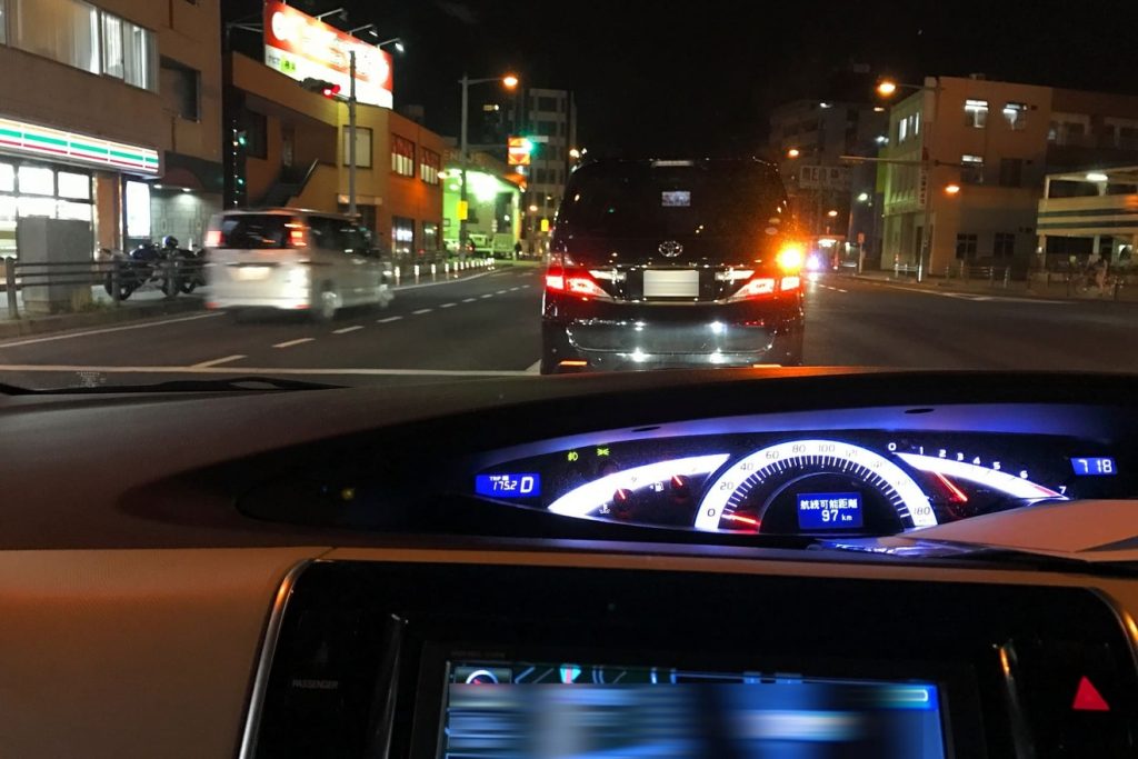 ダッシュボードマットは夜だとどうなる？