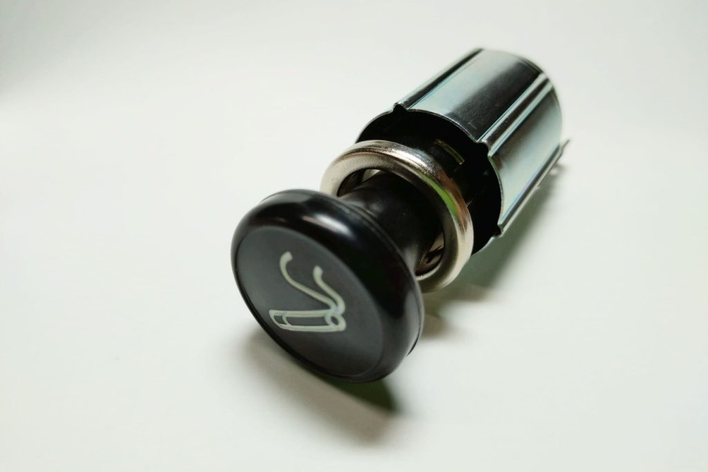 シガーソケットの交換方法