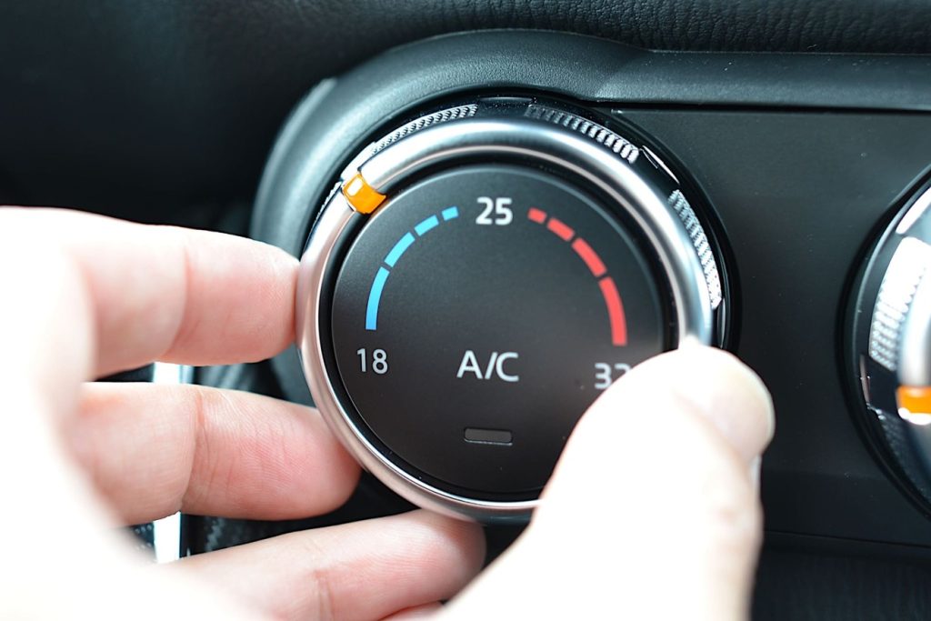 エアコンの温度調整ができないのは壊れてる？