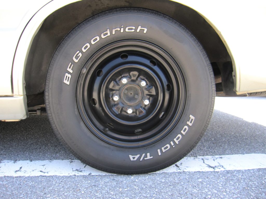 タイヤのホワイトレターはダサいと言わせない方法