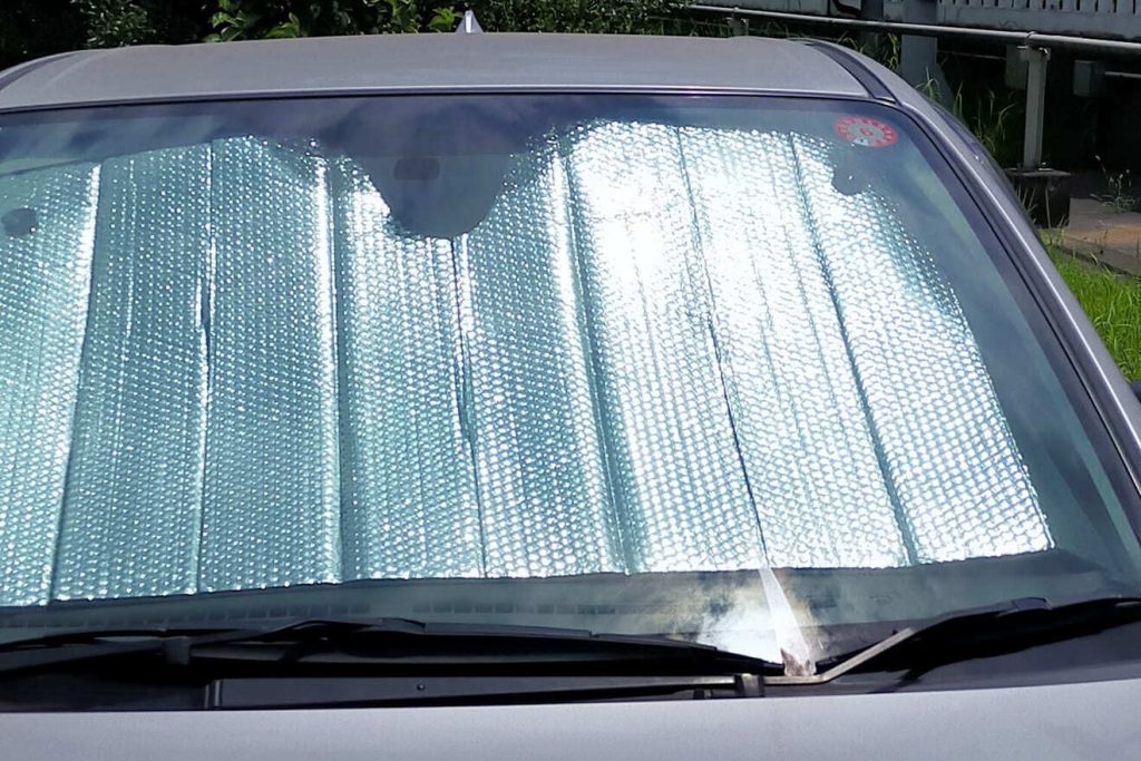 断熱材以外で車天井の暑さ対策は?