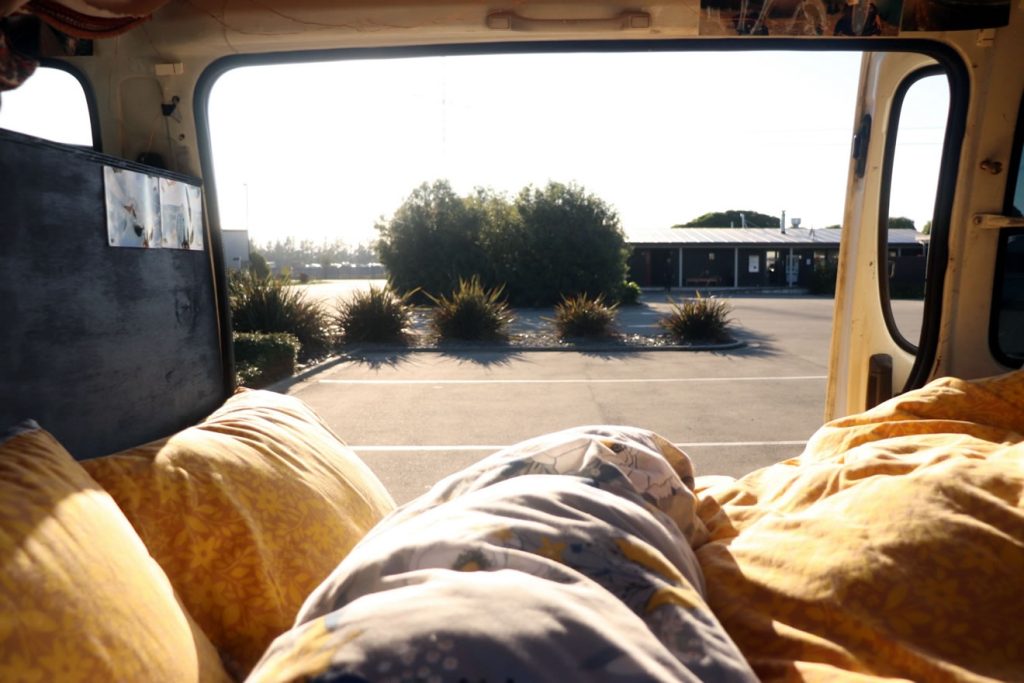 車中泊に断熱材は必要?不要?