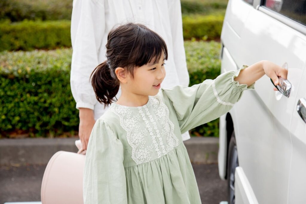 子供が何歳までスライドドアを使うべき？