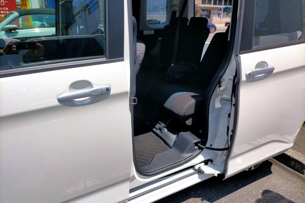 スライドドアが手動だと後悔する？