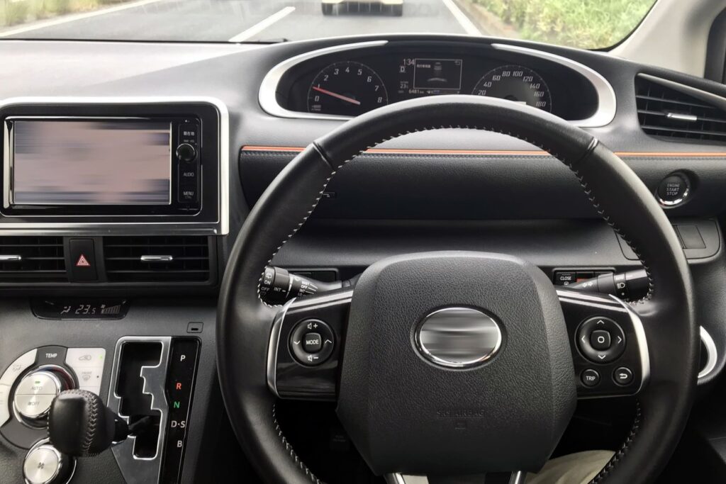 バックモニターが白くなるのは回線の問題？