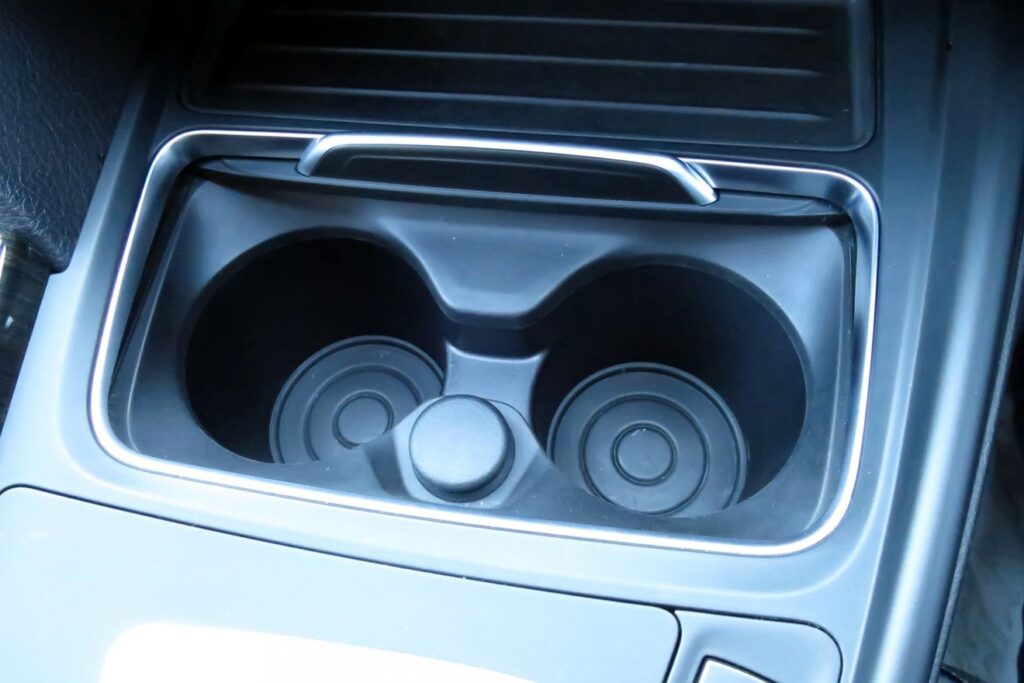 ドリンクホルダーの標準装備はいつから？