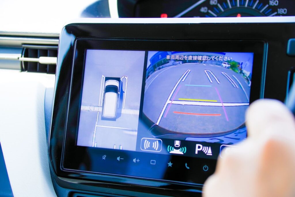 バックモニターが切り替わらないのは故障？