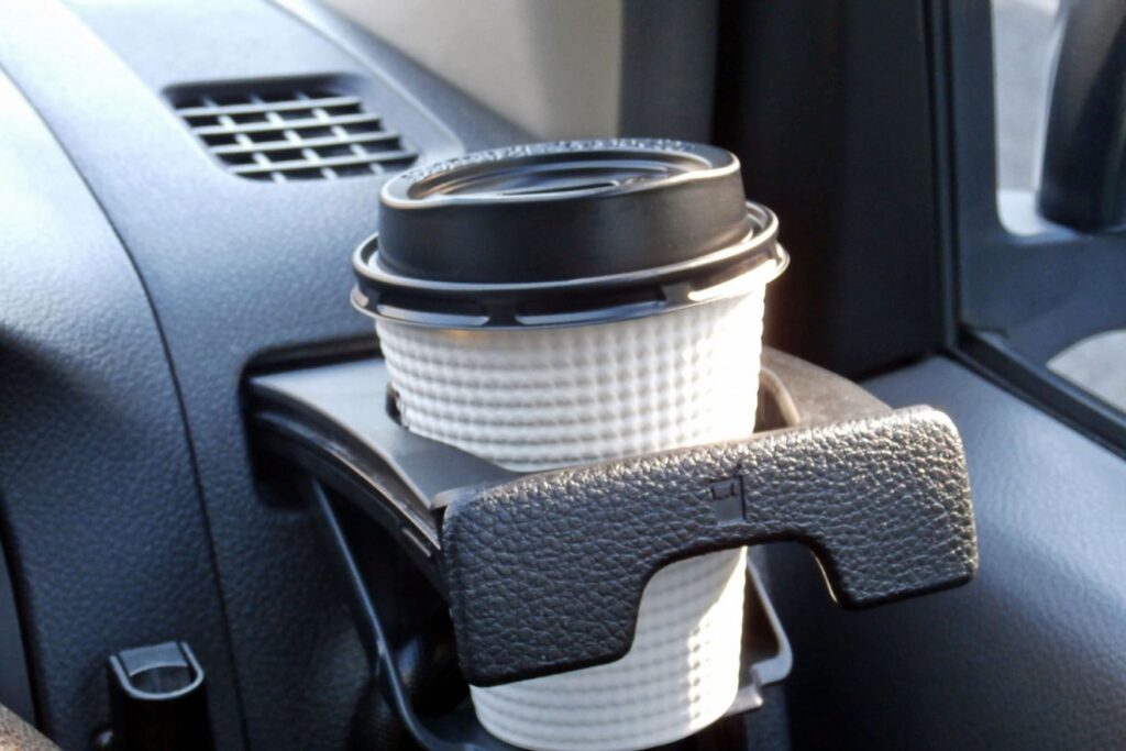 車用ドリンクホルダーの一般的なサイズは？