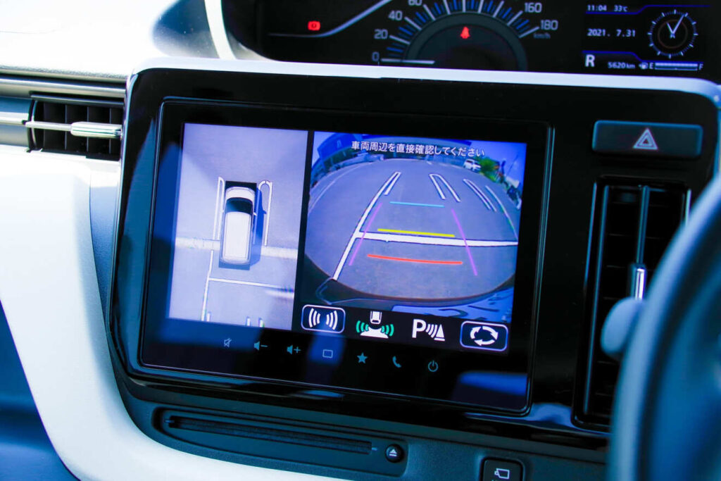 バックカメラが青くなるのは設定の問題？