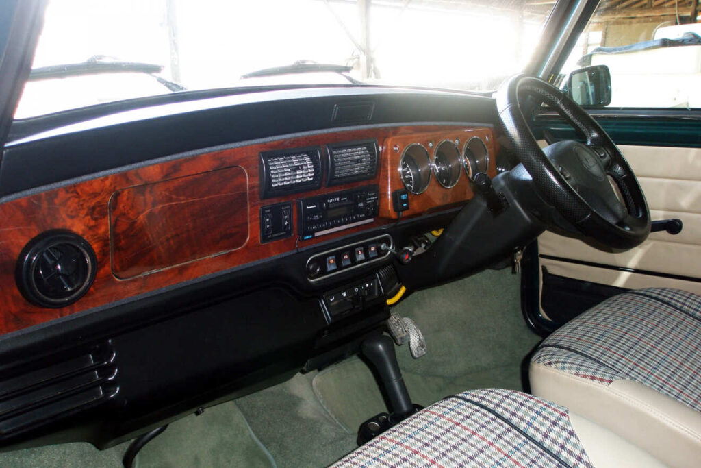 ウッドvsウレタンステアリングの比較