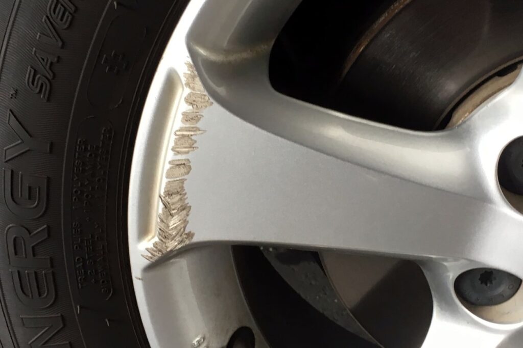 ホイールのガリ傷が酷いときはどうする?